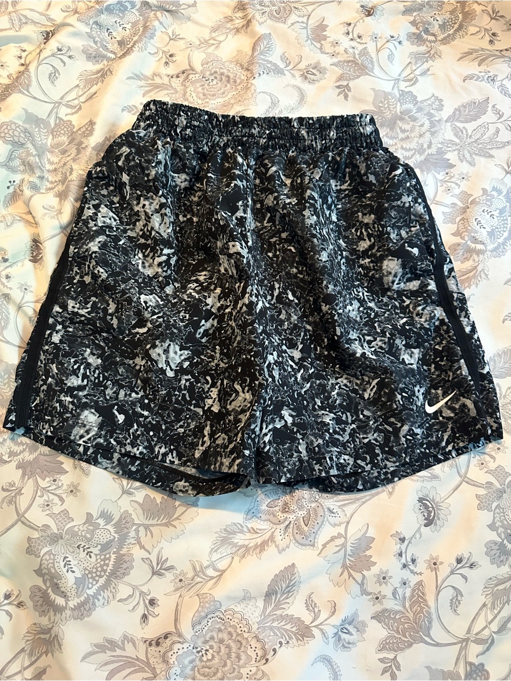 Nike Boys Black & White Marble-Print Athletic Shorts